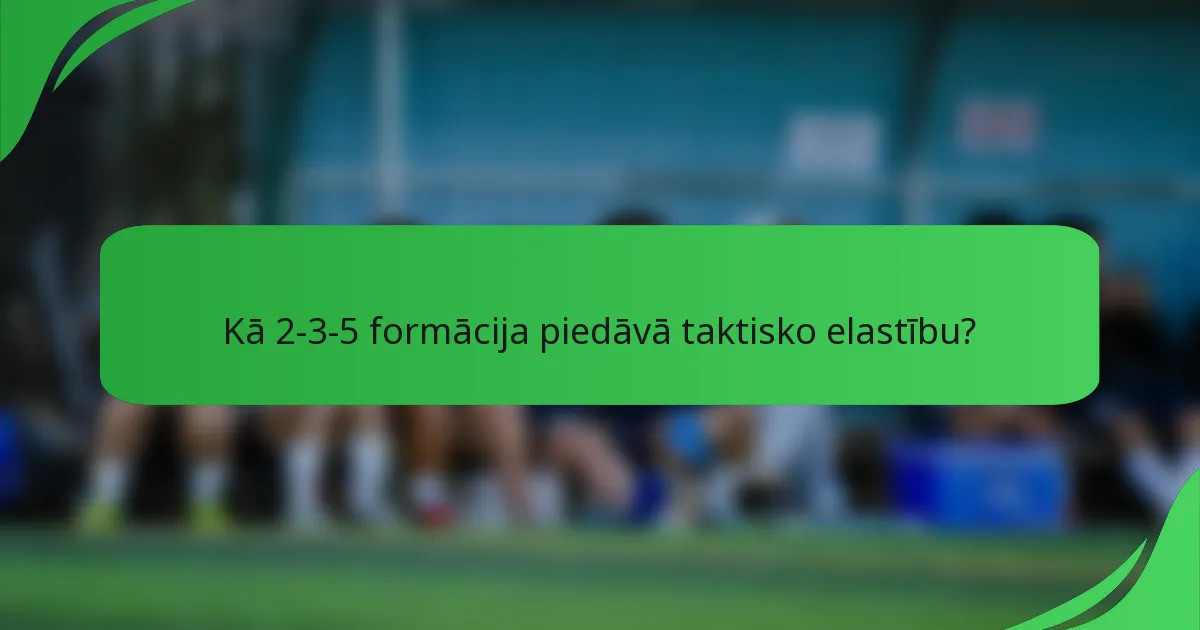 Kā 2-3-5 formācija piedāvā taktisko elastību?